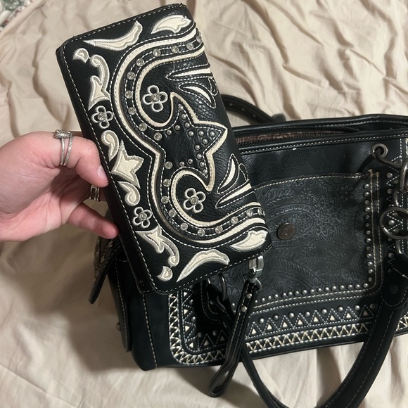 Montana West Carry Purse & Wallet - Picture 3 of 5